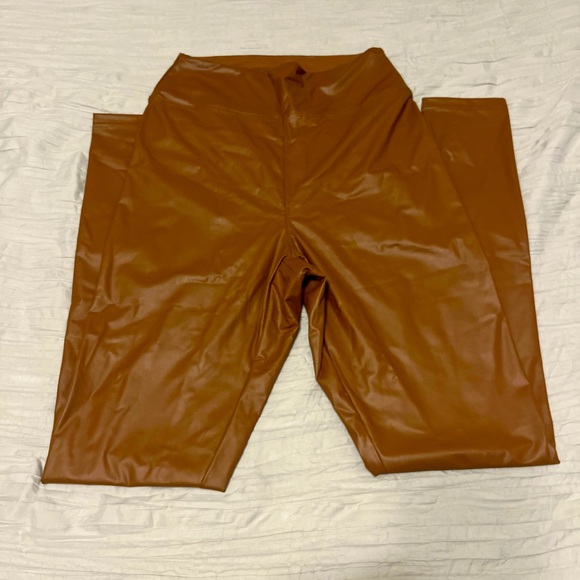 High waisted Faux soft leather leggings - Picture 1 of 2